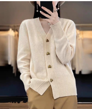 Cardigan | Heart-Shaped Buttons, Classic Cut 5