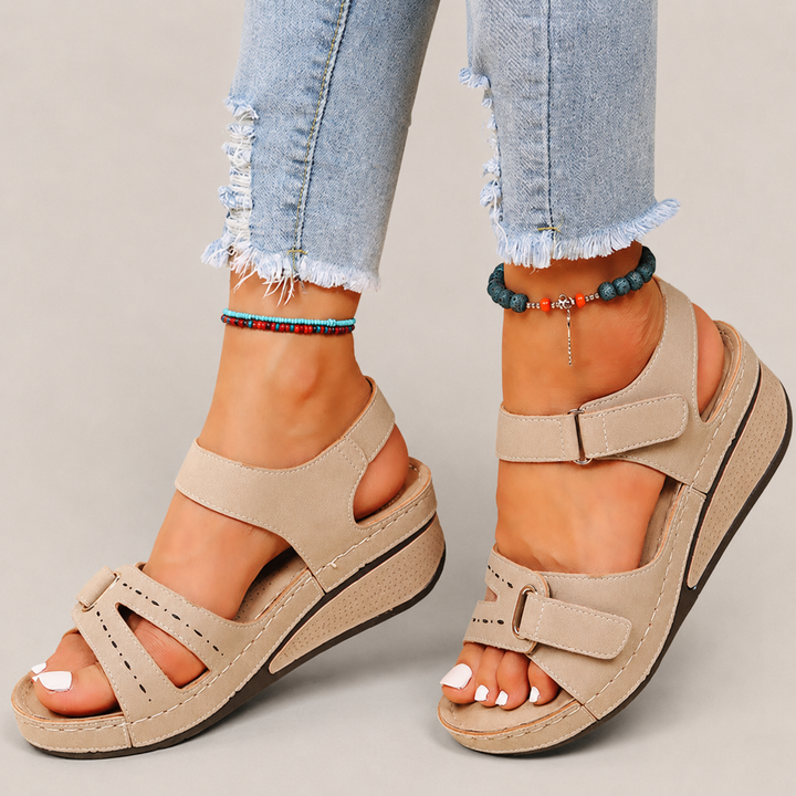 Women’s Sandals with Arch Support and Adjustable Straps